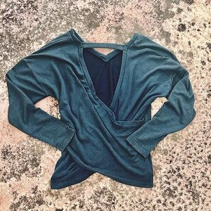 JESSICA SIMPSON || Surplice Cutout V-Neck Pullover in Moonlit Blue - SZ Medium